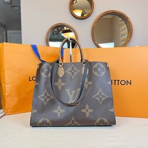 Louis Vuitton Monogram Canvas OnTheGo GM Shoulder Bag Totes